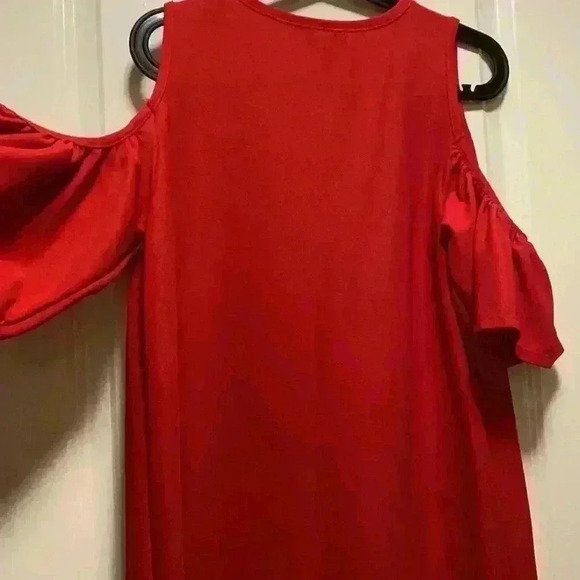 Red Dress - Picture 3 of 3